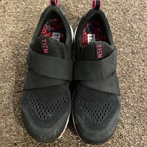 Spinning sneakers
